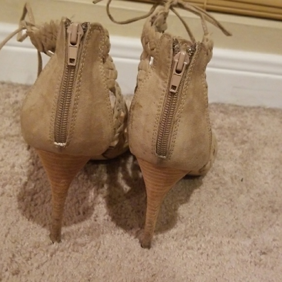 Neutral lace up heels - Picture 2 of 3